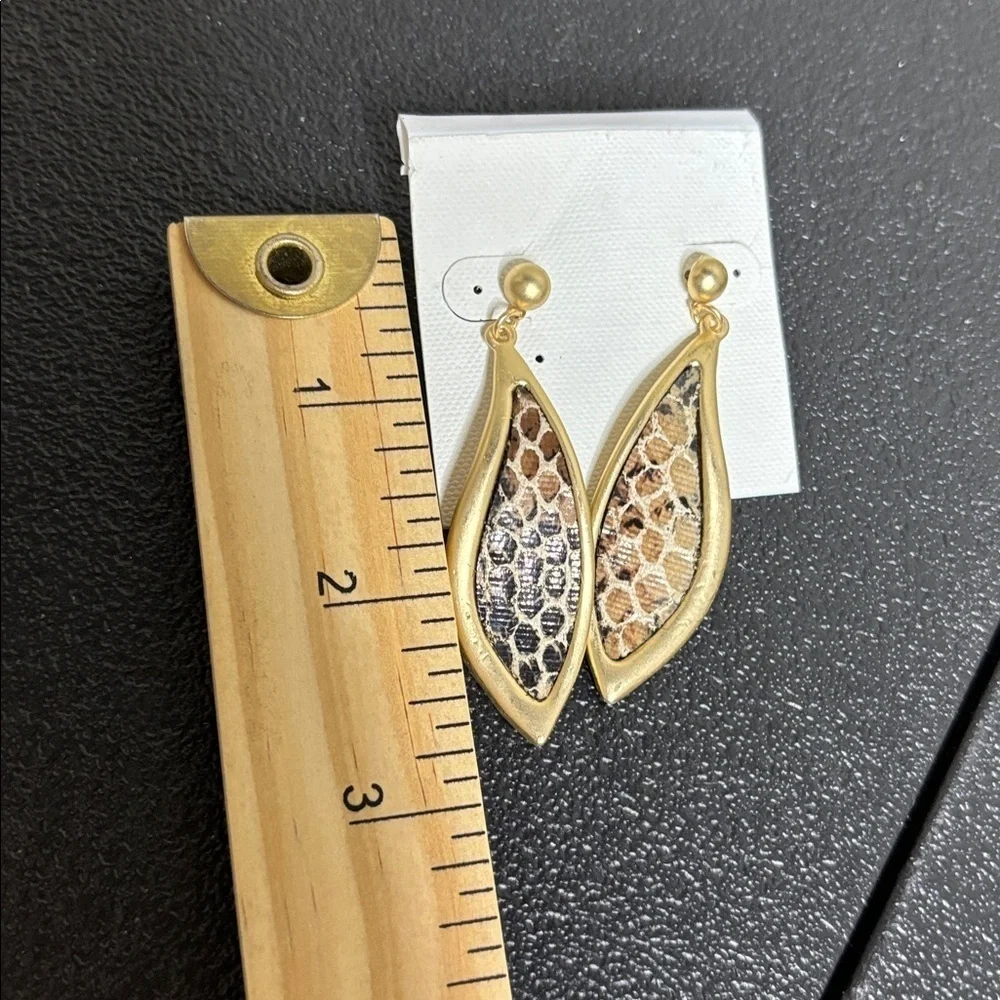 Unique Statement Faux Wild Animal Print Bib Necklace and Earring Set Tan Snake
